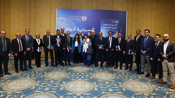 وزيرة التخطيط خلال