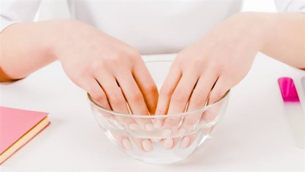  الأظافر الأكريليك