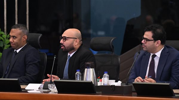  الكاتب الصحفي حازم