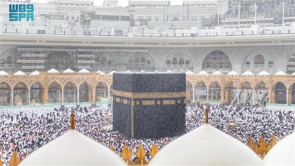 هطول أمطار على الكعبة