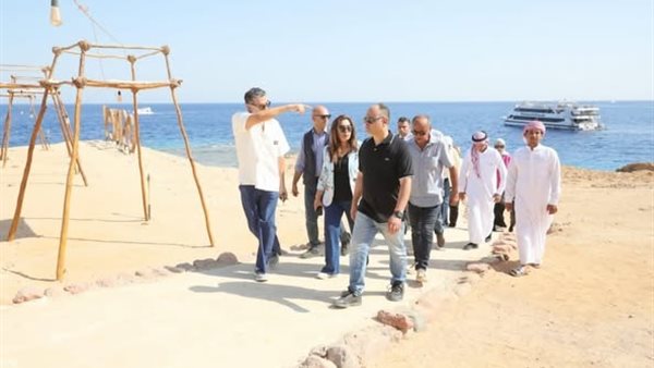 الدكتورة منال عوض