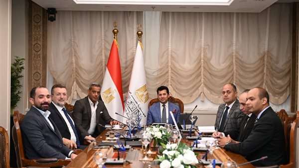  وزير الشباب والرياضة