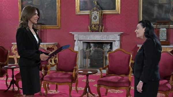 تقديم أوراق اعتماد