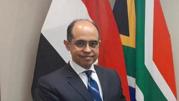 السفير أحمد على شريف