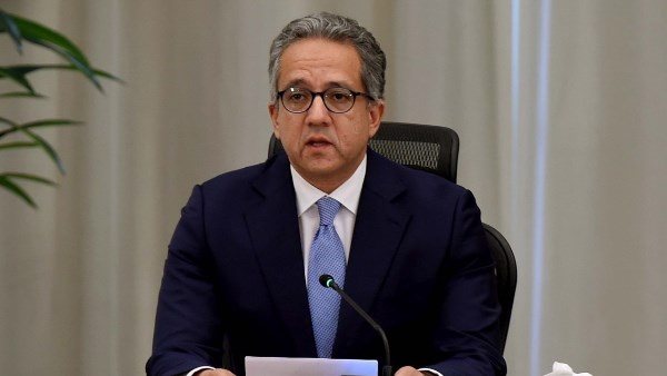 الدكتور خالد العنانى