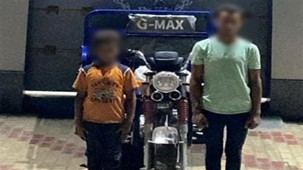 ضبط طفل يقود مركبة