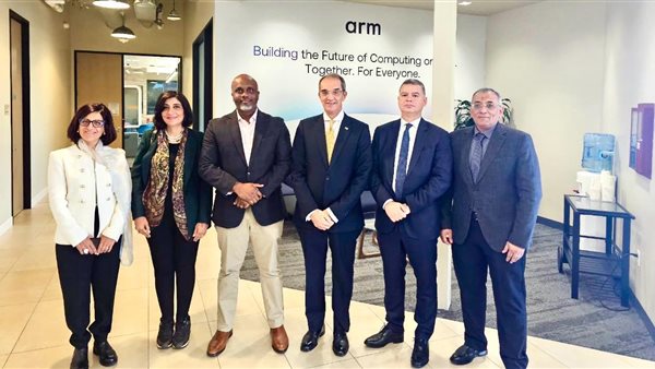  الدكتور عمرو طلعت