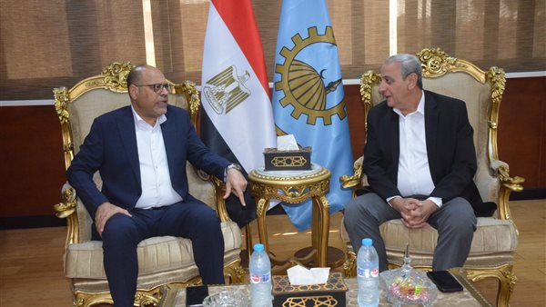 محافظ الغربية ووزير