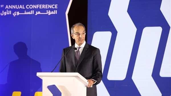 الدكتور عمرو طلعت