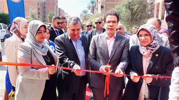 رئيس جامعة بنها يفتتح
