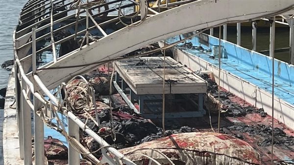 حريق مركب نيلى أسفل