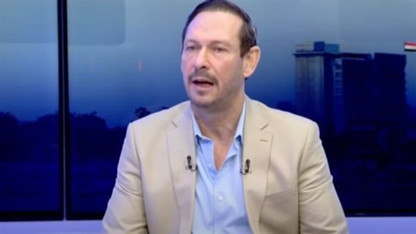 الفنان الدكتور أيمن