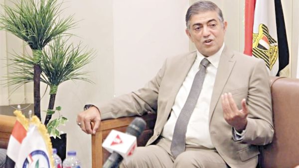  الدكتور هشام عبدالعزيز