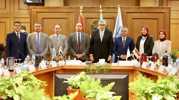  الدكتور عمرو عثمان