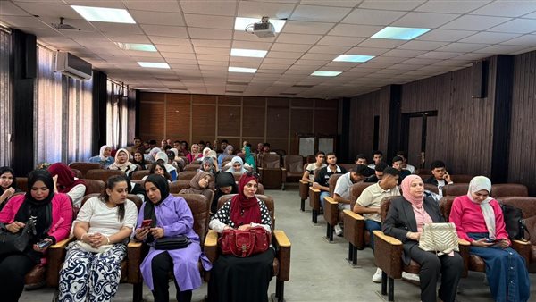 كلية الأداب تنظم