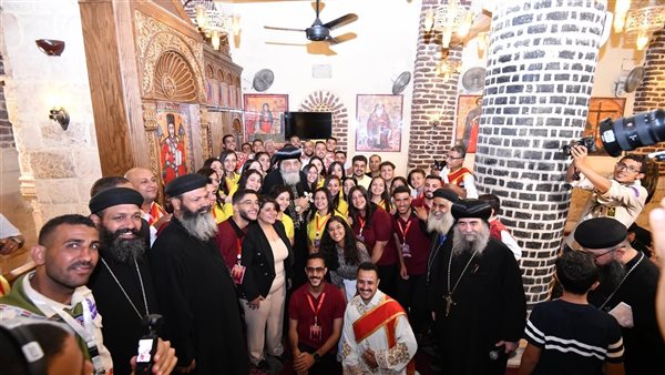 البابا يفتقد ثلاث