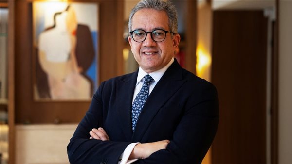 الدكتور خالد العنانى