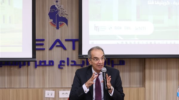  وزير الاتصالات