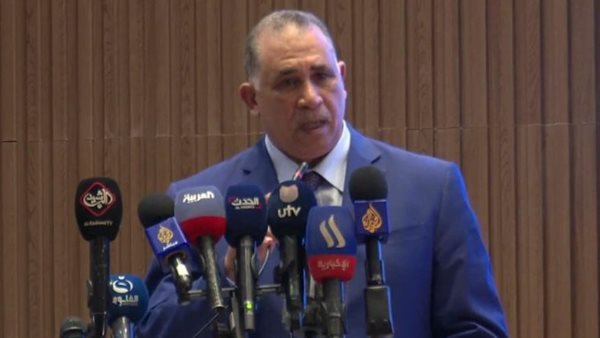  نقيب المحامين 