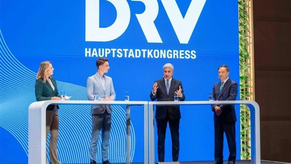  وزير السياحة 