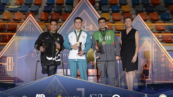 أبطال وبطلات منتخب