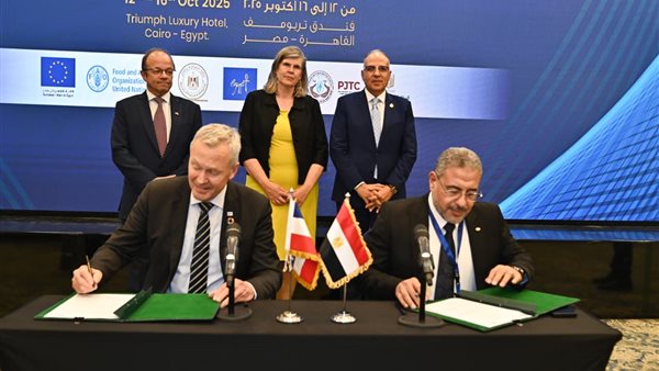 وزير الرى وتوقيع