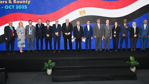 مصر تقف على الخريطة