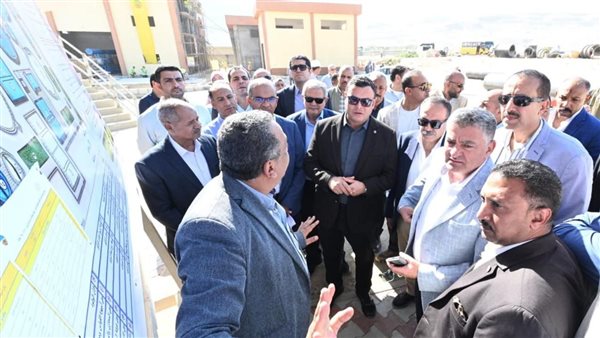 وزير الإسكان ومحافظ