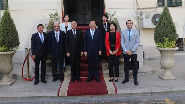 وفدًا من مدينة شنيانغ