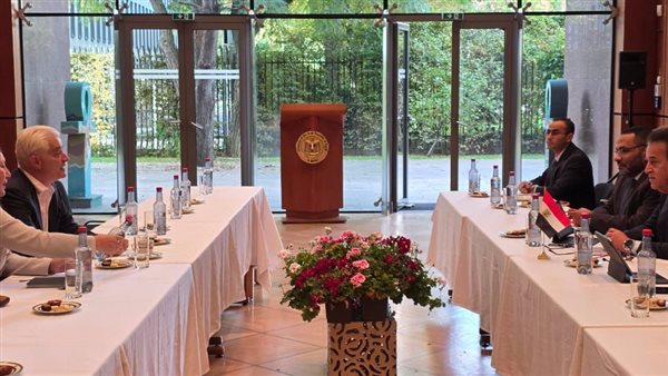 الدكتور خالد عبدالغفارمع