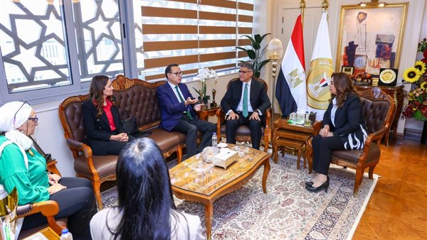 عدد من قيادات الوزارة.