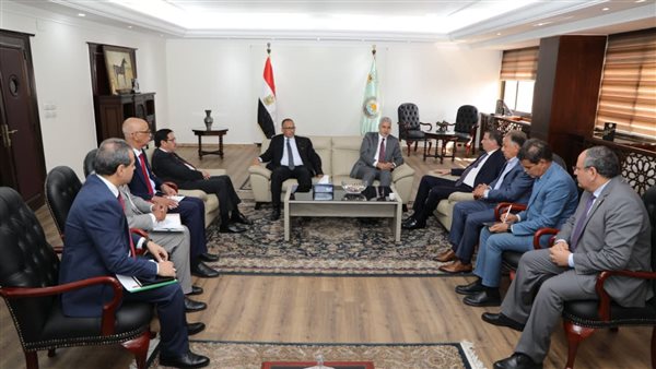 وزير الزراعة يبحث