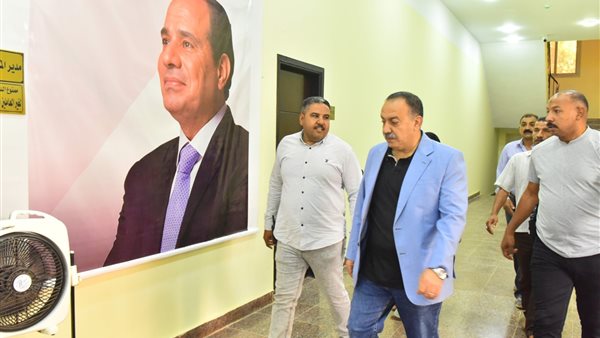 محافظ أسيوط خلال