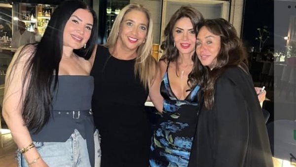 نجوم الفن يحتفلون