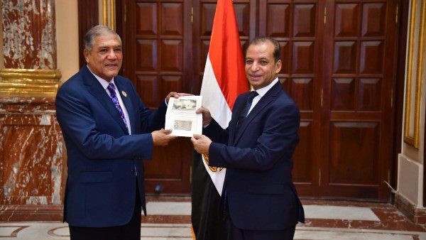 عفت السادات، رئيس