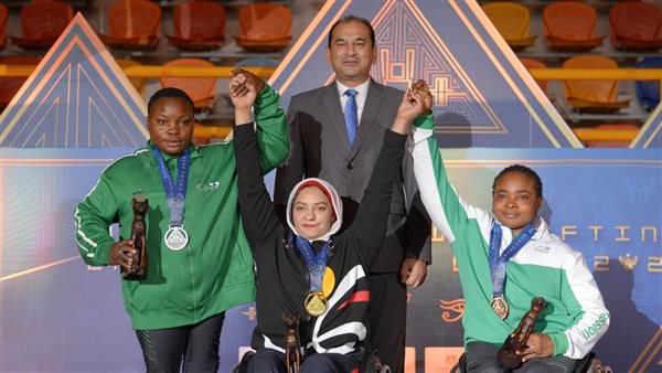 لاعبي منتخب مصر لرفع