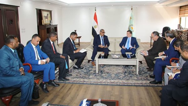 وزير الزراعة يبحث