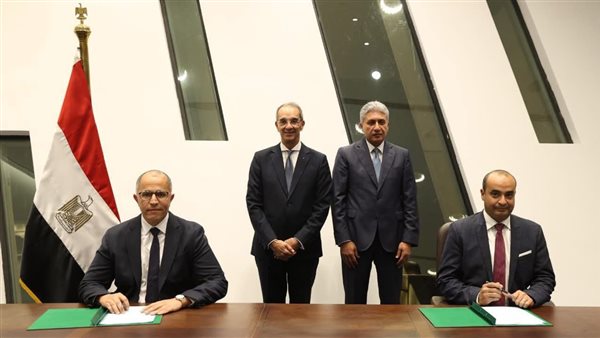 جانب من توقيع البروتكول