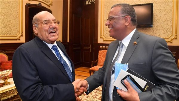 محمود مسلم مع رئيس