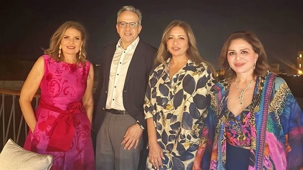 خالد عناني مع نجوم