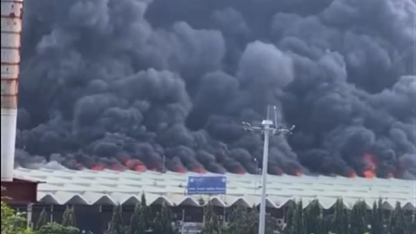 حريق كبيرفى مطار