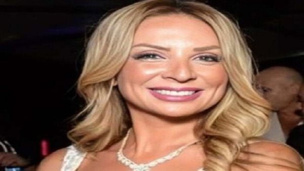 الاعلامية فيفيان