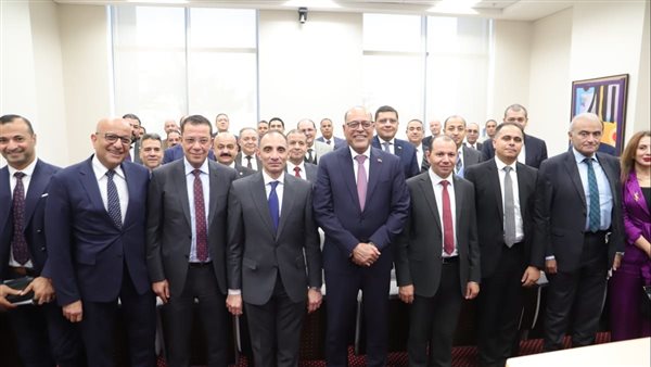 وزير العمل يفتتح