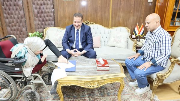 ندي توقع عقد العمل