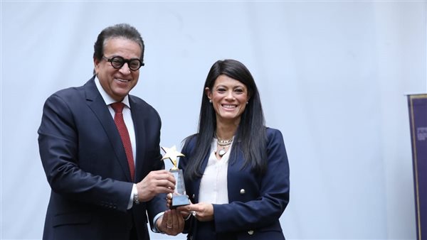  وزير الصحة والسكان