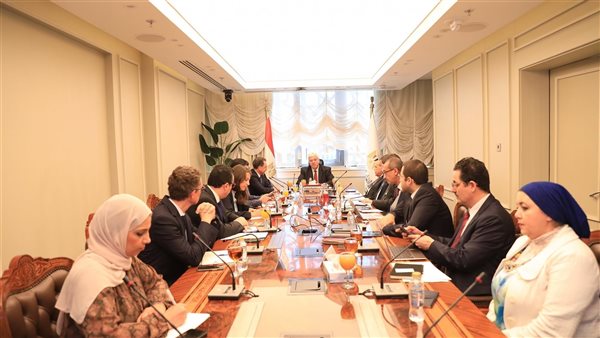 اجتماع وزير التعليم