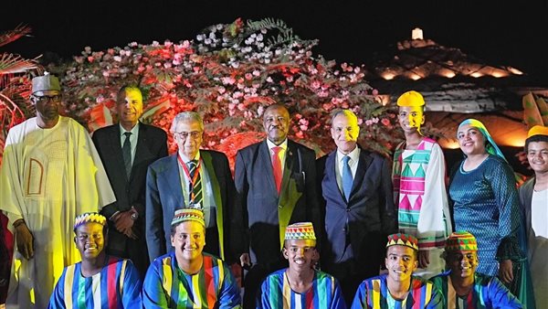 وزير الخارجية يشكر