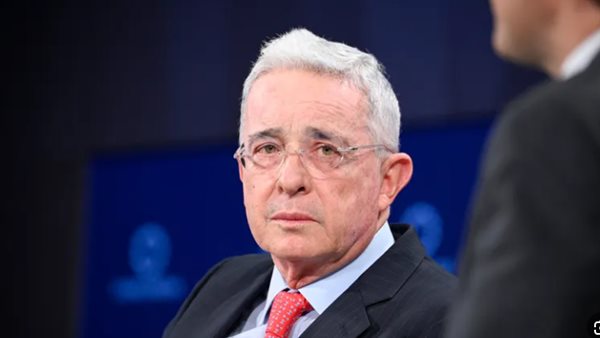  الرئيس الكولومبي