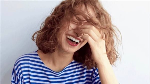 تفسير سماع صوت الضحك