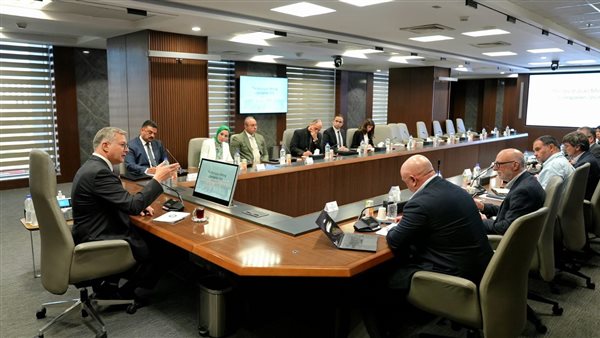 وزير البترول يلتقي